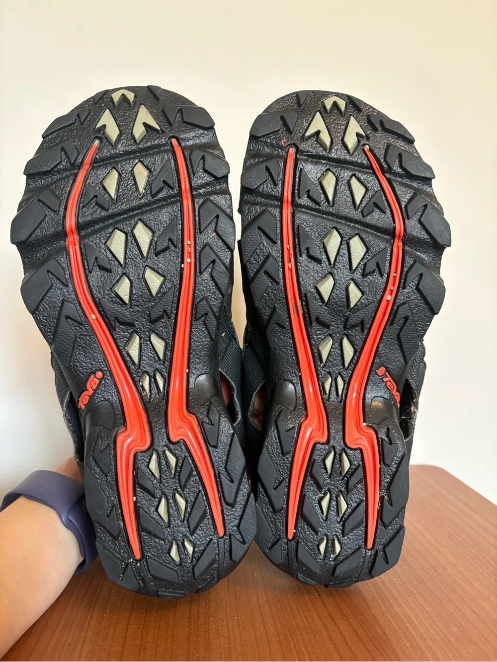 Teva Dozer Closed Toe Sandals Hiking Outdoors Water Sports Men's shoe size 9